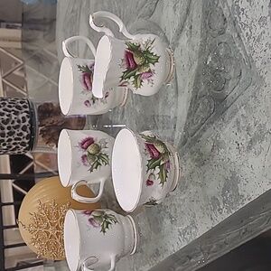 ROYAL ALBERT BONE CHINA MUGS HIGHLAND THISTLE PATERN 5 PC SET LIKE NEW